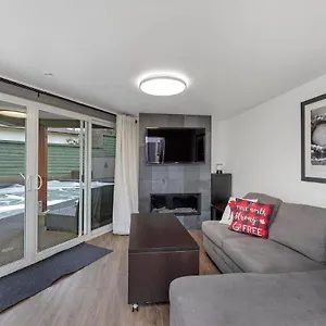 Tranquil Oasis 2 Bedroom With Pool View Holiday home Victoria